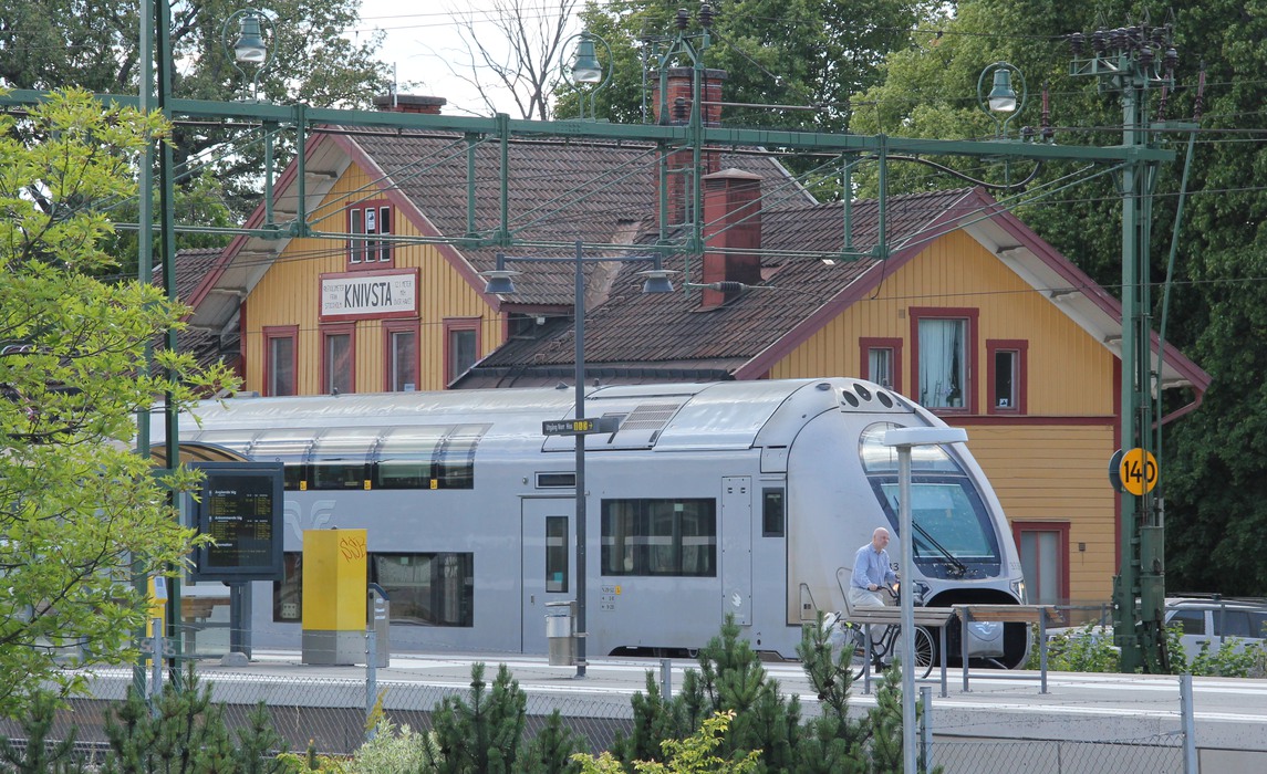 Tåg vid stationen